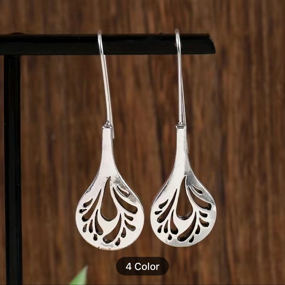 NWT Water Drop Shape Earrings